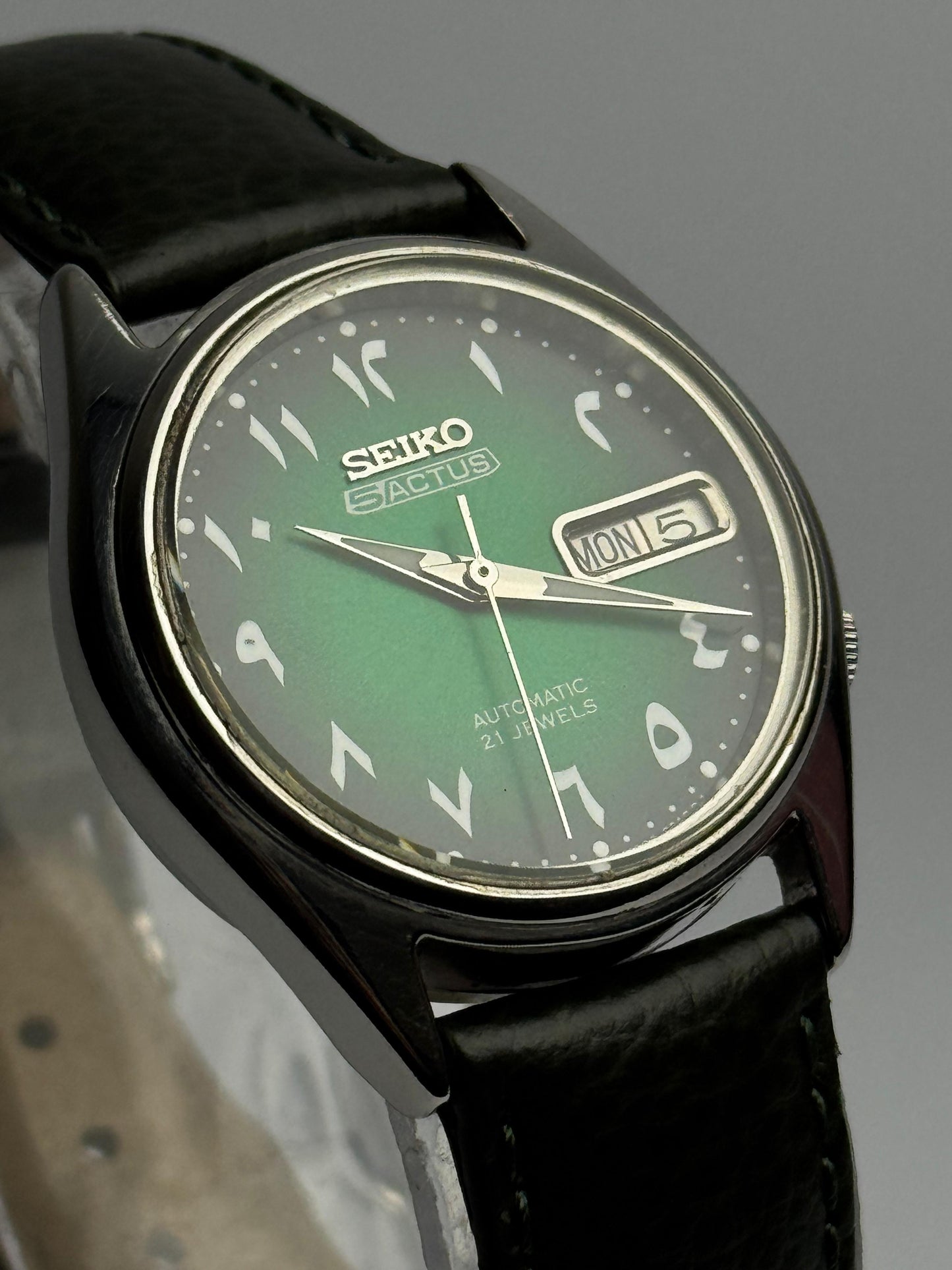 Seiko 5 Actus | Green Arabic Dial | 21 Jewels Automatic | Green Leather Strap | Day-Date
