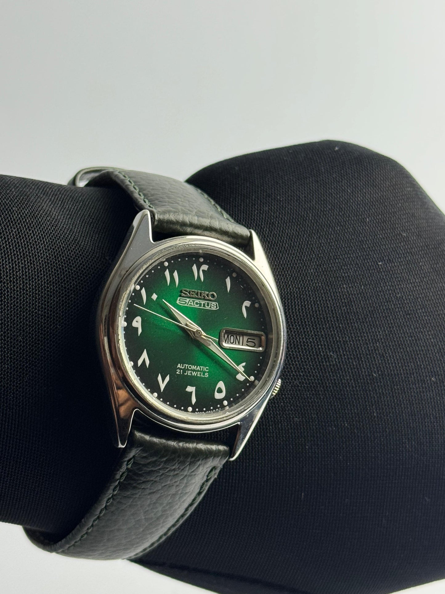 Seiko 5 Actus | Green Arabic Dial | 21 Jewels Automatic | Green Leather Strap | Day-Date