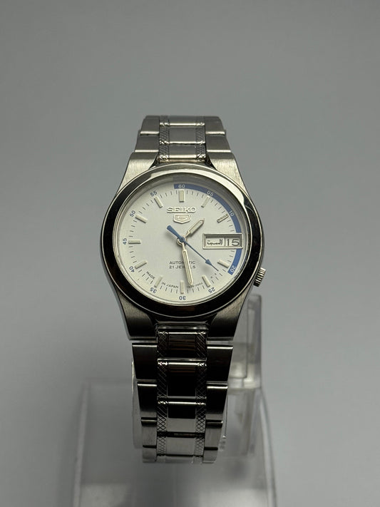Seiko 5 Automatic Men's Watch – White Dial, Arabic Day Display, Stainless Steel Band (21 Jewels)