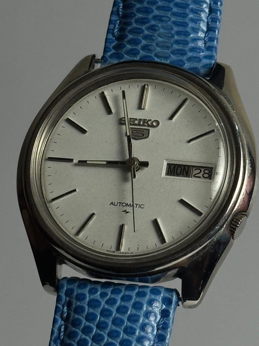 Seiko 5 Automatic | White Dial | Blue Textured Strap | Day-Date | Vintage
