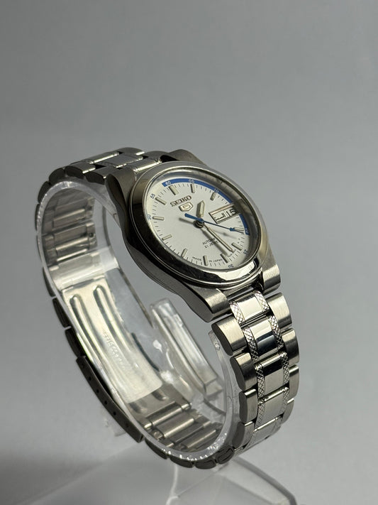 Seiko 5 Automatic Men's Watch – White Dial, Arabic Day Display, Stainless Steel Band (21 Jewels)