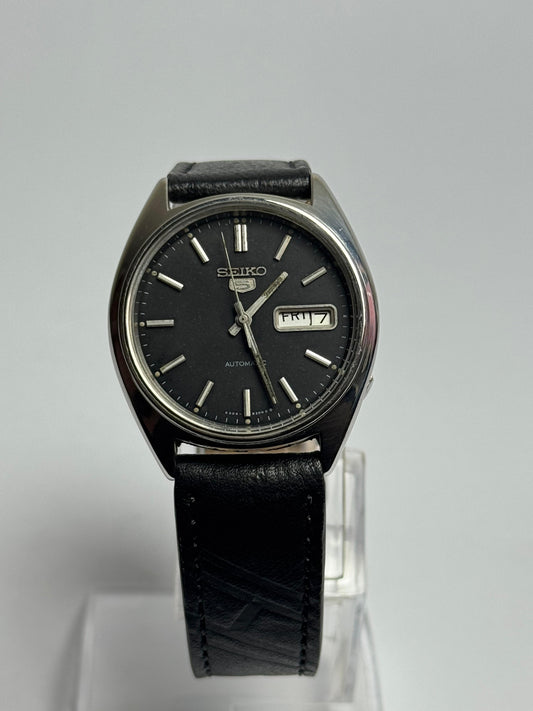 Seiko 5 Automatic | Black Dial | Minimalist Design | Leather Strap